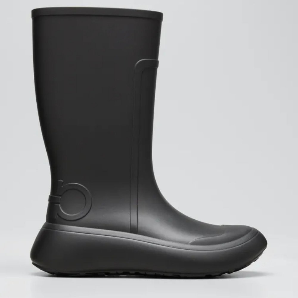 100% Authentic Salvatore Ferragamo rain boats Size 9